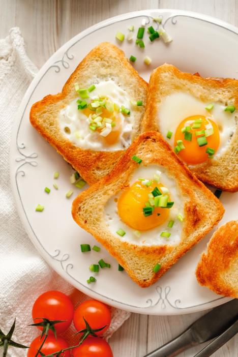 jaje-u-tostu-stockphotovalentinesdaytoastwithafriedeggintheshapeofaheartforafestivebreakfastcloseup1907500513.jpg