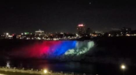 Nijagarini vodopadi u bojama srpske zastave