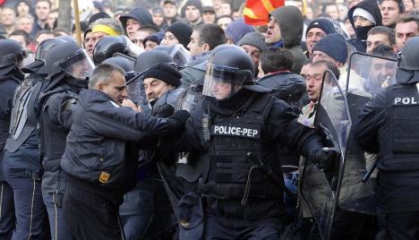 skoplje-protesti-demonstracije-rojters.jpg