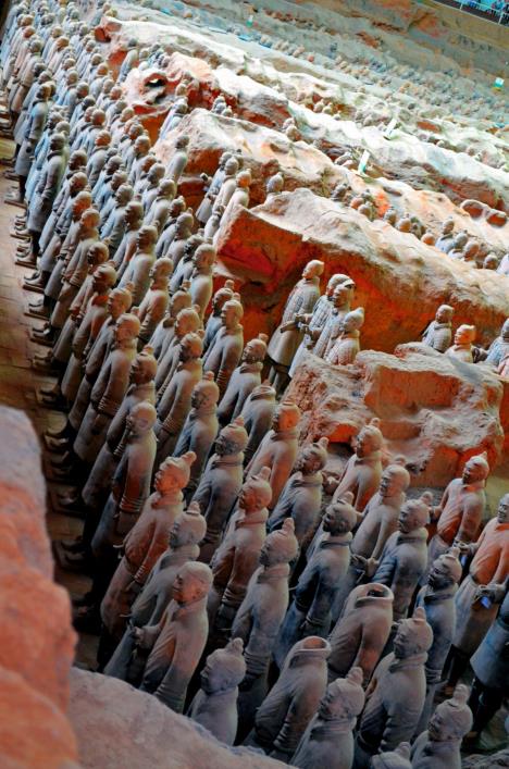 kinezi-smatraju-da-je-mudro-ostaviti-grobnicu-zatvorenu-dok-ne-saznaju-vise-o-njoj---stockphotoxianmayexhibitionofthefamouschineseterracottaarmyterracottawarriorsonmay649948192.jpg