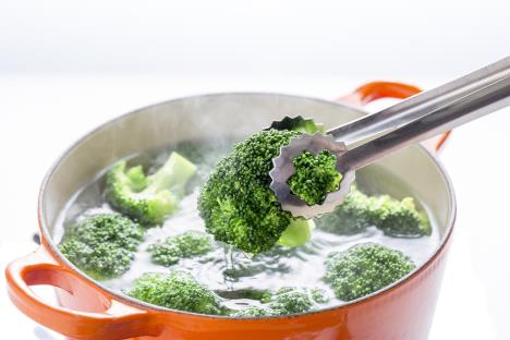 stockphotoboiledvegetablesbroccoli268833668.jpg