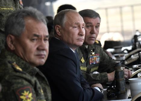 w-54621925-putin-sojgu-gerasimov.jpg