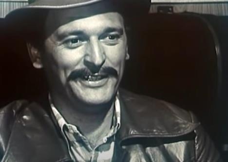 Slobodan Đurić sa šeširom, crno bela fotografija