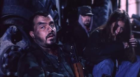 Nikola Kojo i Lisa Monkjur u filmu Lepa sela lepo gore