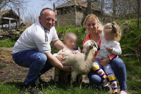 Darko i Maja Miladinović sa decom