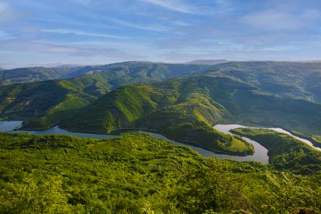 stara-planina-zavojsko-jezero-panorama-autor-andrej-nihil.jpg