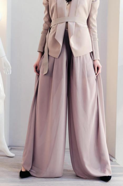 stockphototorsoofwomenorgirlinlongandwidebeigetrousers1069268981.jpg