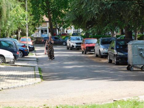 loznica--malo-parking-malo-trotoar.jpg