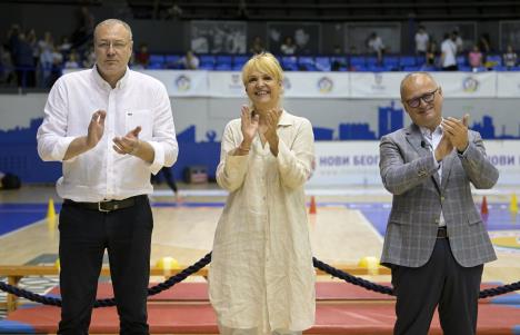 zeljko-tanaskovic-dragana-pesic-belojevi-i-goran-vesic-delili-su-medalje-najboljim-klincima-foto-grad-beograd.jpg