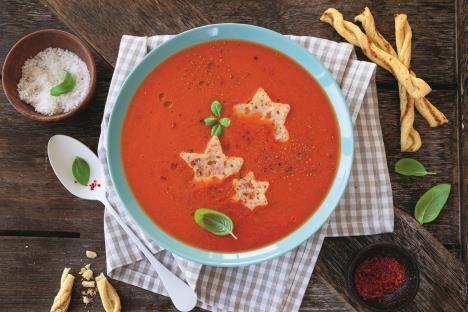 potaz--stockphototomatosoupwithstarscloseupview1907389417.jpg