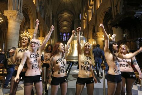 femen-notr-dam.jpg