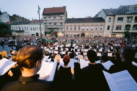 karmina-burana-ispred-snpa-novi-sad-2-v.-velickovic.jpg