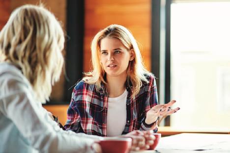 razgovor-stockphototwoyoungfemalefriendschattingovercoffeeincafeblondewomendiscussingissues1095589889.jpg