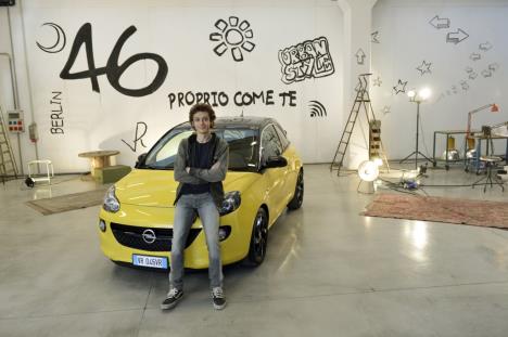 valentino-rosi-i-opel-adam.jpg