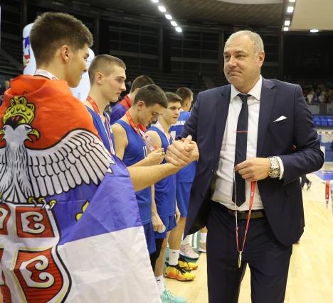 zeljko-tanaskovic-predaje-zlatne-medalje--foto-ssss-m.rasic.jpg