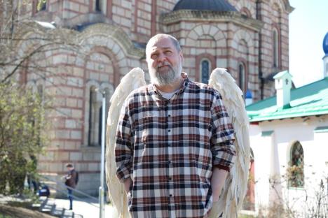 Nikola Pejaković kao Anđeo u filmu Ala je lep ovaj svet