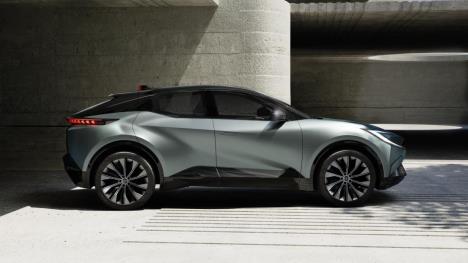 bz-compact-suv-concept-side-full-view.jpg