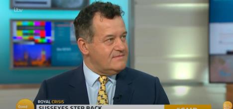 Pol Barel, u odelu sa žutom kravatom