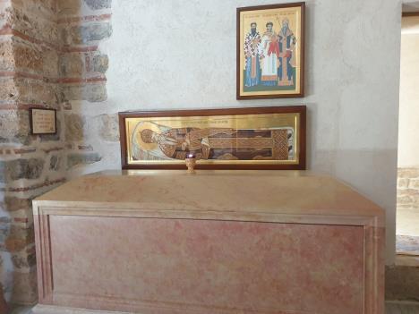 Grobno mesto u manastiru Banjska gde je nekada počivao kralj Milutin