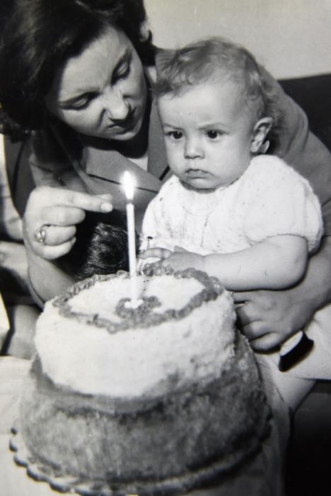 sa-mamom-nadom-na-prvom-rodjendanu.jpg