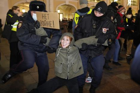 februar-24-protesti-u-rusiji-ap.jpg