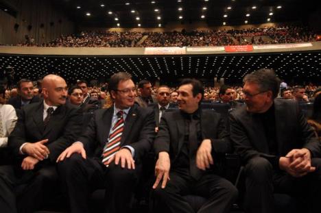 aleksandar-vulin-aleksandar-vucic-kongres-socijalista.jpg