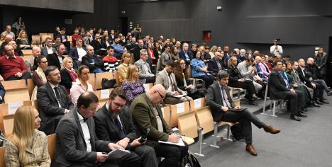 fotografija-4--posetioci-konferencije-o-zelenom-poslovanju-i-industrijskim-procesima-u-nisu.jpg