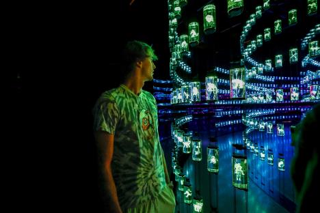 olympic-gold-medallist-alexander-zverev-browsing-the-dna-library-at-the-museum-of-the-future-002.jpg