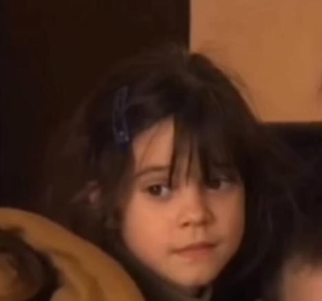 Ksenija Repić kao Milica u seriji Selo gori, a baba se češlja