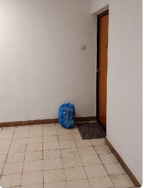 đubre,stan,komšije,zgrada,vrata