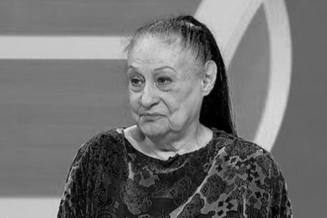 Olivera Katarina, crno bela fotografija