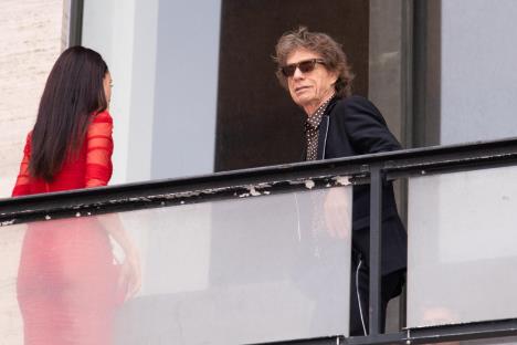 Mik Džeger na balkonu