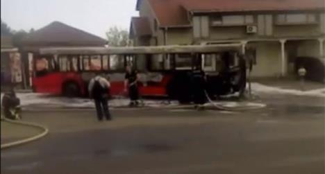 izgoreo-autobus-u-kumodrazu.jpg