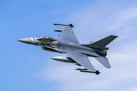 f-16-lovac.jpg