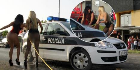 go-go-plesacice-policija-pranje-kola.jpg