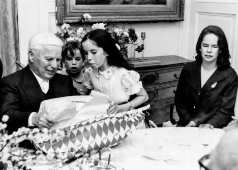 Čarli Čaplin i Una O'Nil sa decom