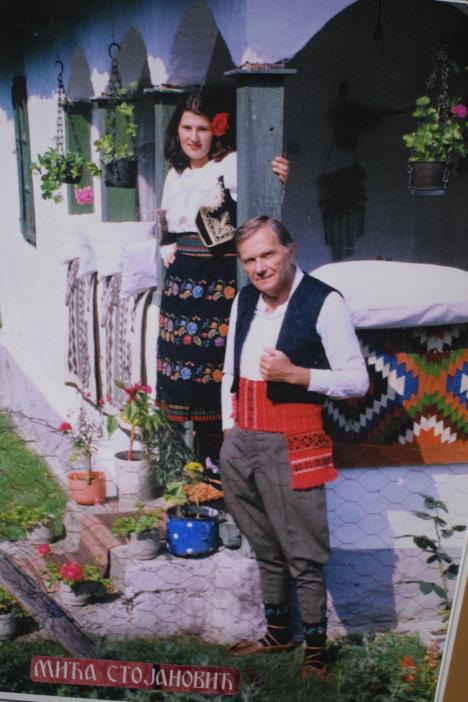 mica-stojanovic-u-narodnoj-nosnji.jpg