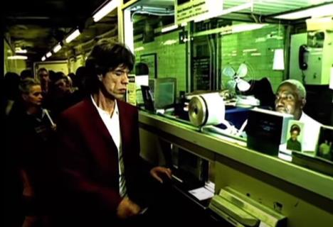 Mik Džeger u spotu pesme Anybody Seen My Baby