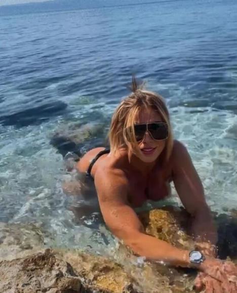 Andrea Sanšajn u plićaku