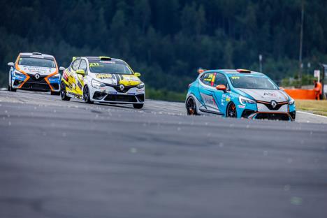 clio-cup-europe-nurburgring-4.jpg