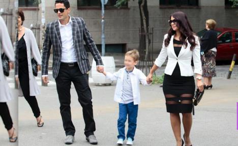 Saša Joksimović sa suprugom Nevenom i sinom