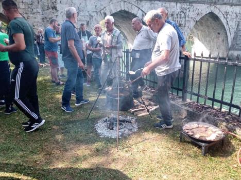 visegrad--takmicenje-u-kuvanju-riblje-corbe-16.jpg