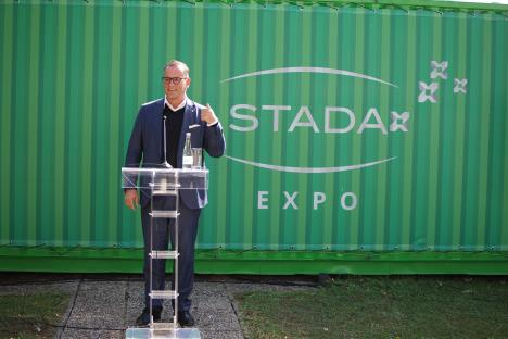 ronald-zeliger-obracanje-medijima-ispred-stada-expo.jpg