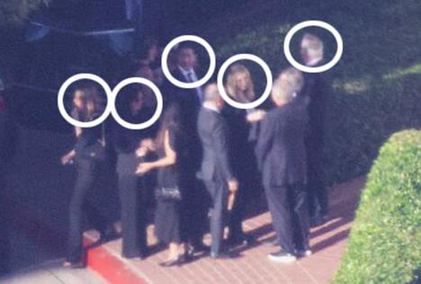 Glumci serije Prijatelji na sahrani Metjua Perija