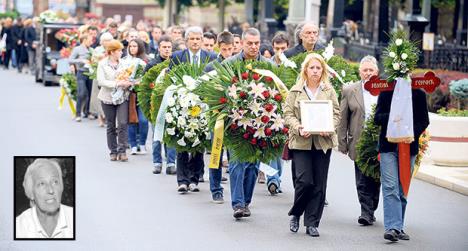 sahranjena-jelena-gencic-novo-groblje-oprostaj-porodica.jpg