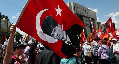 turska-demonstracije-protesti-tviterasi-hapsenje.jpg