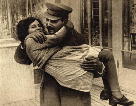 joseph-stalin-with-daughter-svetlana-1935.jpg