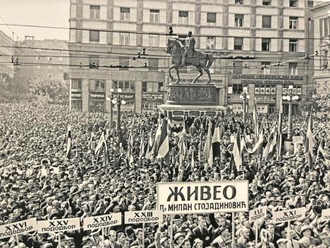 1647512221izborniskupjerezenapozorisnomtrgu1935fotosvetozargrdijanogledaloistorijemuzejgradabeograda.jpg