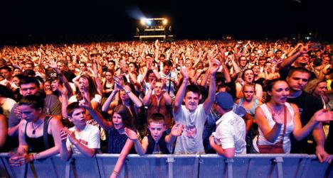 momcilo-bajagic-bajaga-bajaga-koncert-kalemegdan.jpg