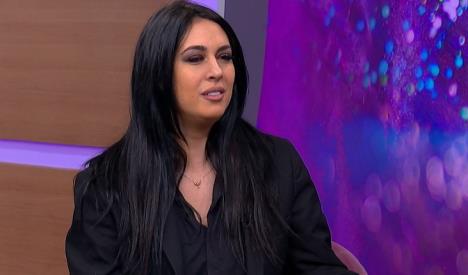 DVA DANA ČASTIO CELU KAFANU KAD MU JE SIN RASKINO S NJOM! Čeda Čvorak stavio pevačicu na stub srama